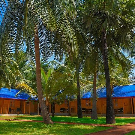 Trinco Relax Hut Trincomalee Exterior foto