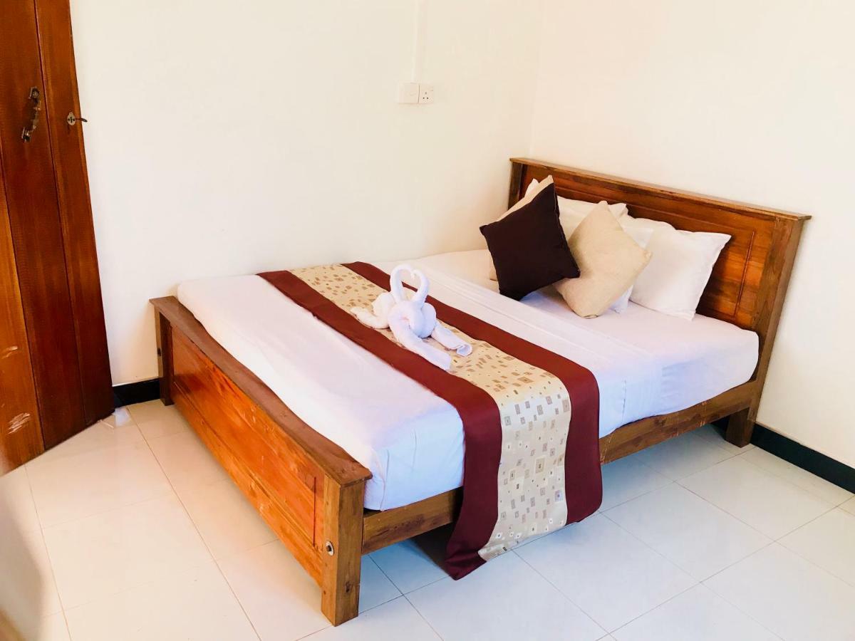 Trinco Relax Hut Trincomalee Exterior foto