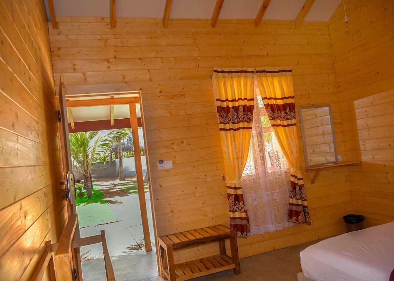 Trinco Relax Hut Trincomalee Exterior foto